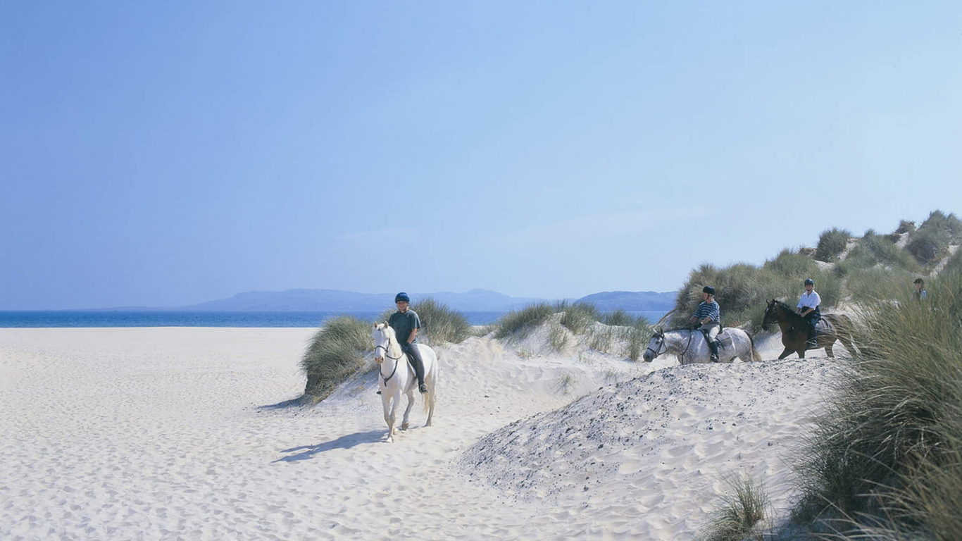 wild-atlantic-way-horse-riding