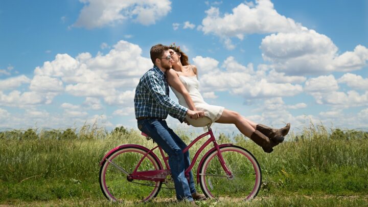 couple-on-bike