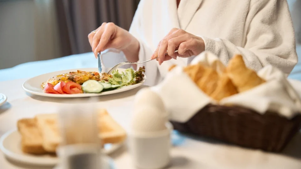 room-service-content-1