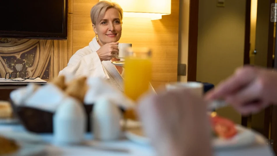 room-service-content-2